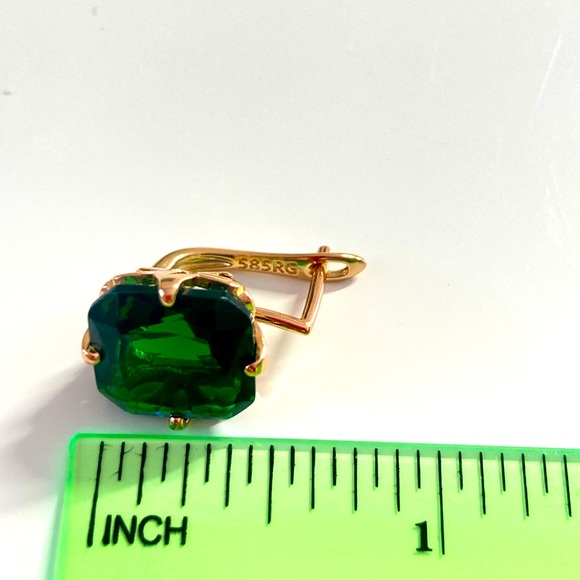 🌟 Green Rose Gold Earrings - Picture 3 of 3